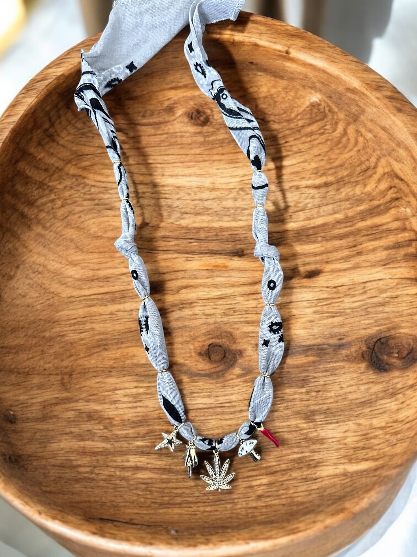 Light Grey with Garden Leaf